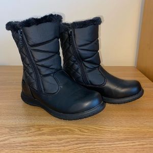 Black totes Snow Booties